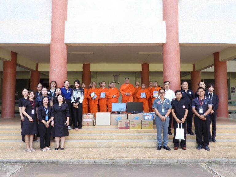 ประธานเขตการศึกษาฯ เขต ๑๓ นำคณะเข้านิเทศผลการดำเนินงาน ๔ ฝ่าย รร.วัดหมื่นพุทธวิทยา พร้อมมอบอุปกรณ์เทคโนโลยีสนับสนุนศูนย์ภาษาจีน