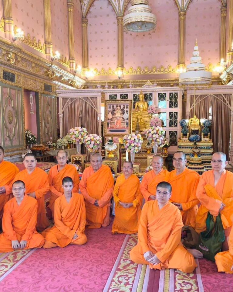 คณะสงฆ์จีนนิกาย และผู้บริหาร รร.มังกรกมลาวาสวิทยาลัย เข้าลงนามถวายพระพรและกราบถวายสักการะ สมเด็จพระสังฆราช เนื่องในโอกาสฉลองพระชนมายุ ๙๙ พรรษา